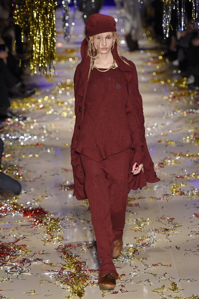walking-the-fine-line-between-unisex-and-androgyny-at-paris-fashion-week-body-image-1425813580